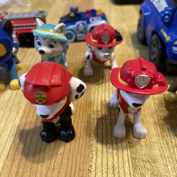 HUGE LOT 25 PAW PATROL VEHICLES and FIGURES Lot. - Picture 10 of 16